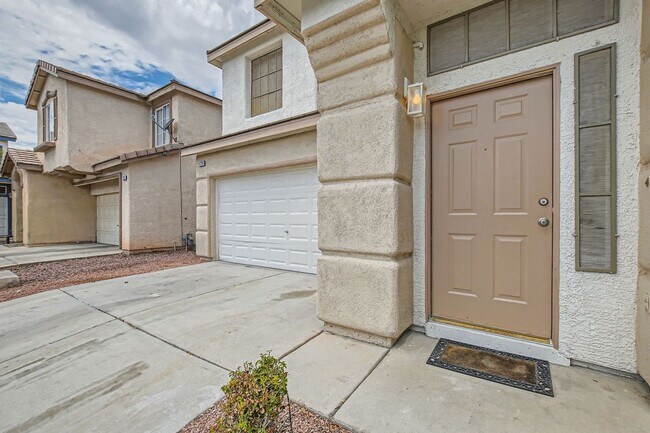 Building Photo - 4726 English Lavender - Gated community! R...