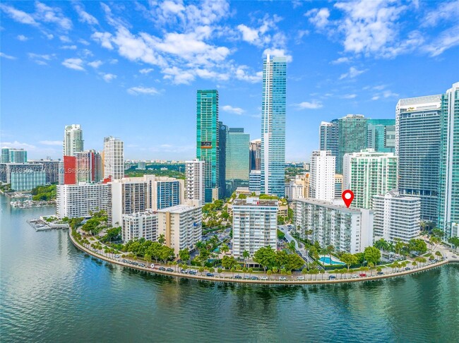 Foto del edificio - 1408 Brickell Bay Dr