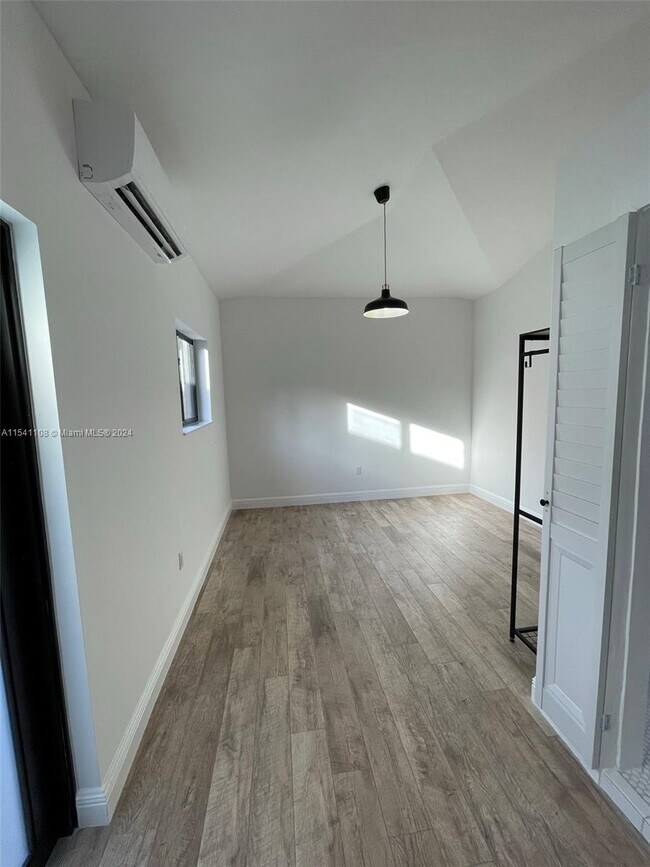 Foto del edificio - 52 NW 68th St