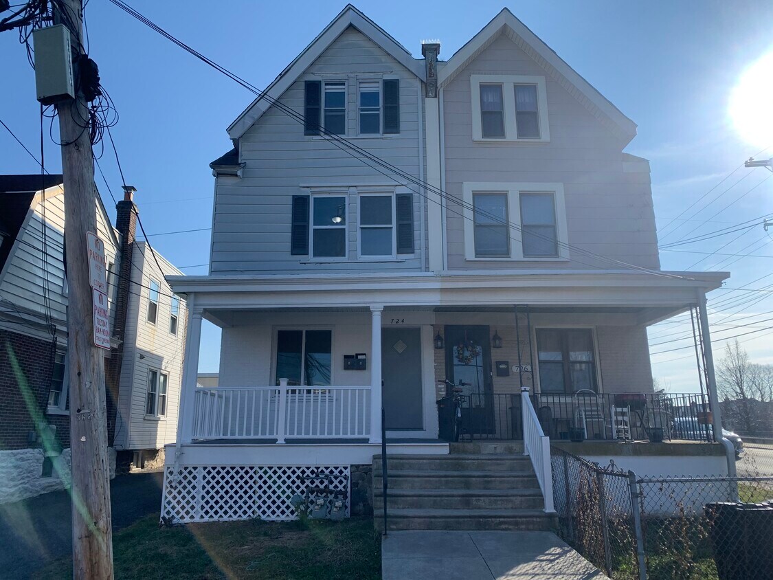 724 Pusey Ave Unit 2nd Floor, Collingdale, PA 19023 Apartments in