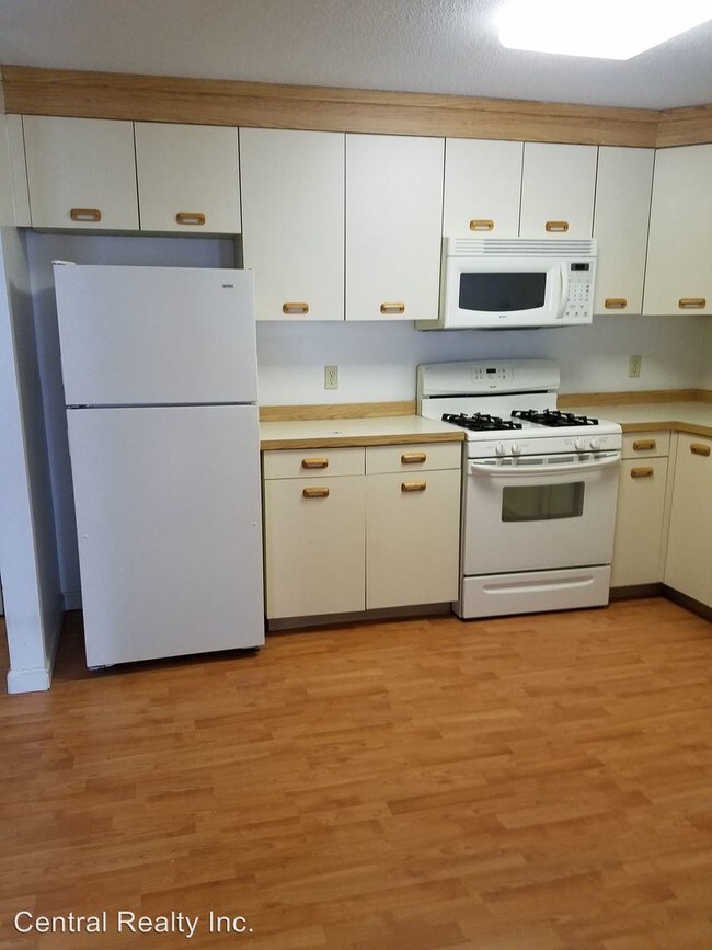Building Photo - 1 br, 1 bath House - 3 Roedean Dr #206