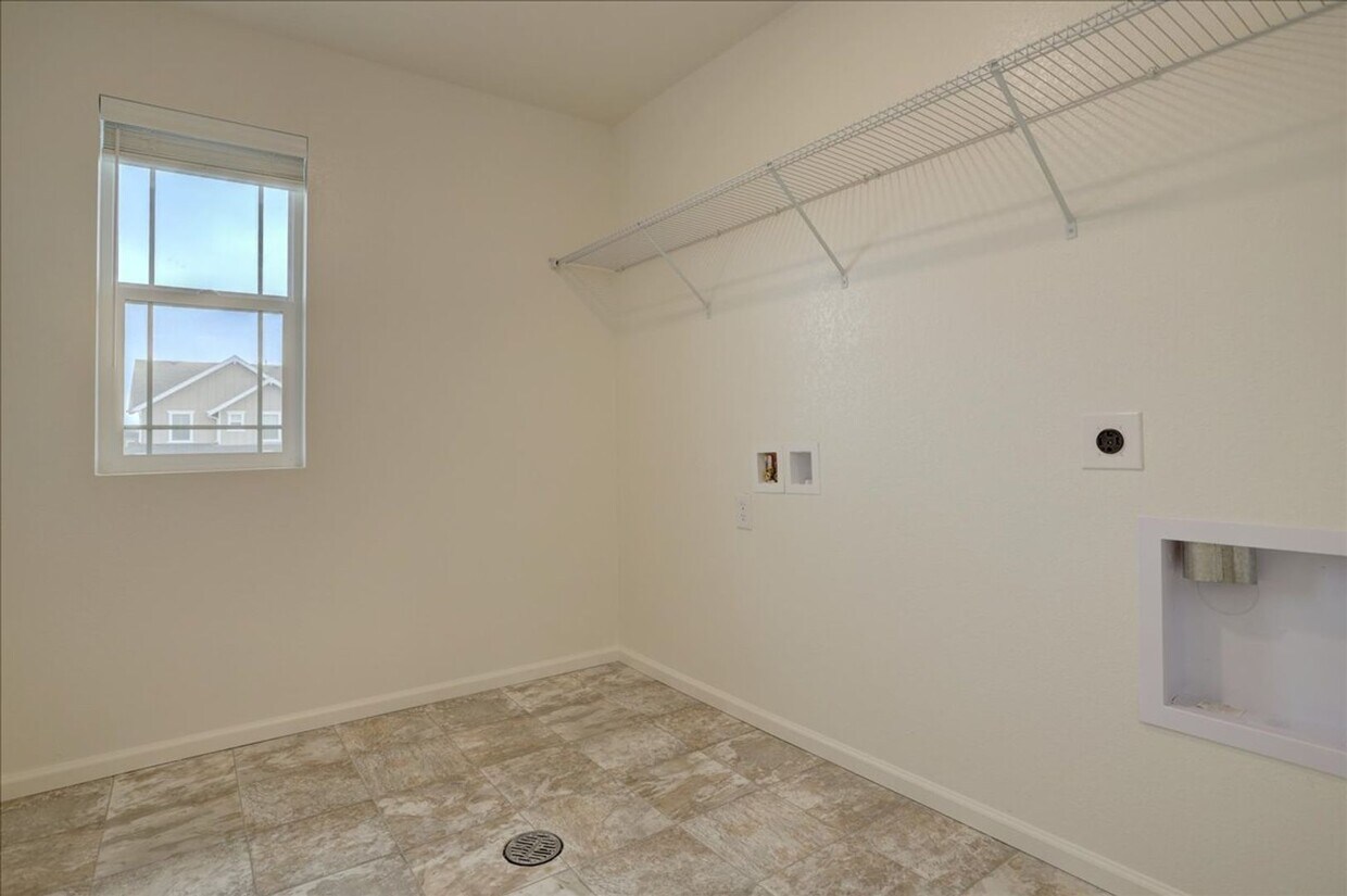 Available for move-in on 05/15/26- 3bed/2.5bath in Aurora! - Available for move-in on 05/15/26- 3bed/2.5bath in Aurora!