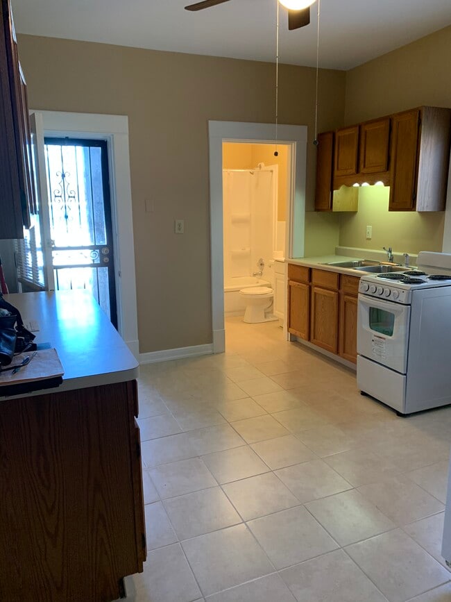 Kitchen - 1931 Ivanhoe Ct