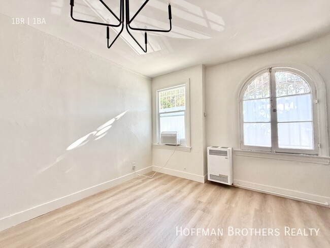 Building Photo - 300 N Bonnie Brae St