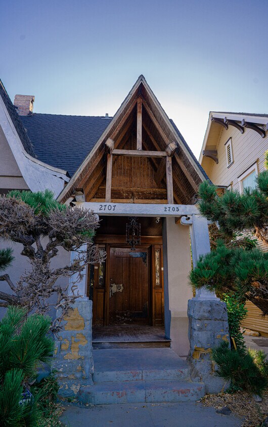 Primary Photo - 2705 Normandie Ave