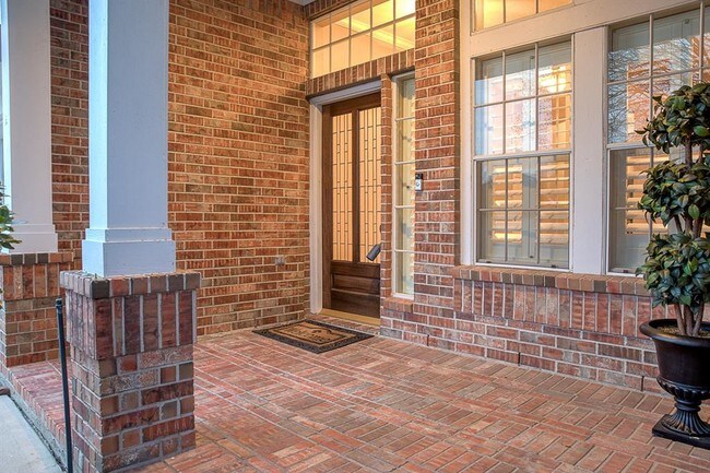 Building Photo - 9010 Robinhoods Well Dr