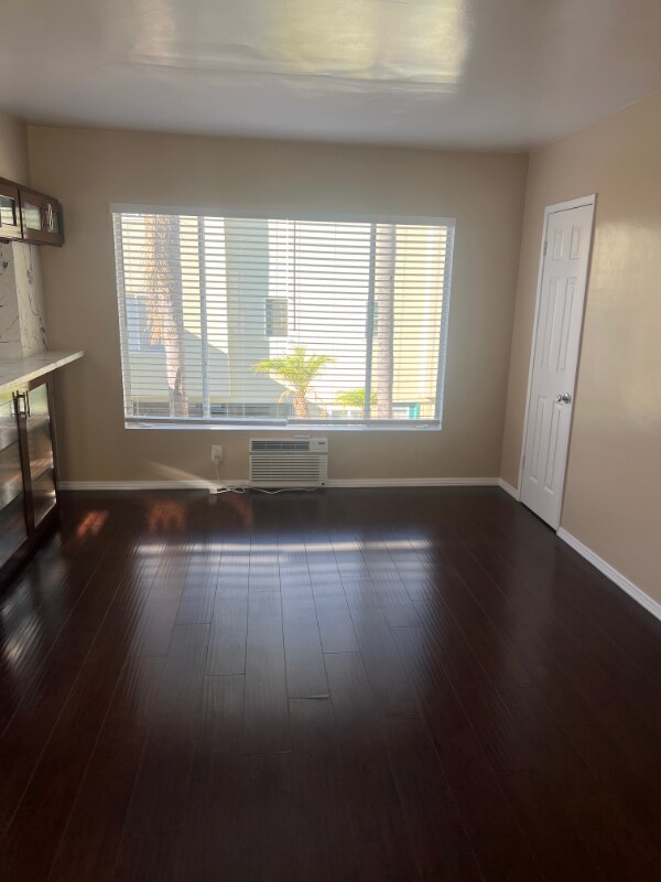 Foto del edificio - 1900 Grace Ave