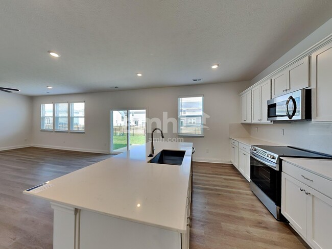 Building Photo - 300 Pne Hl Ct