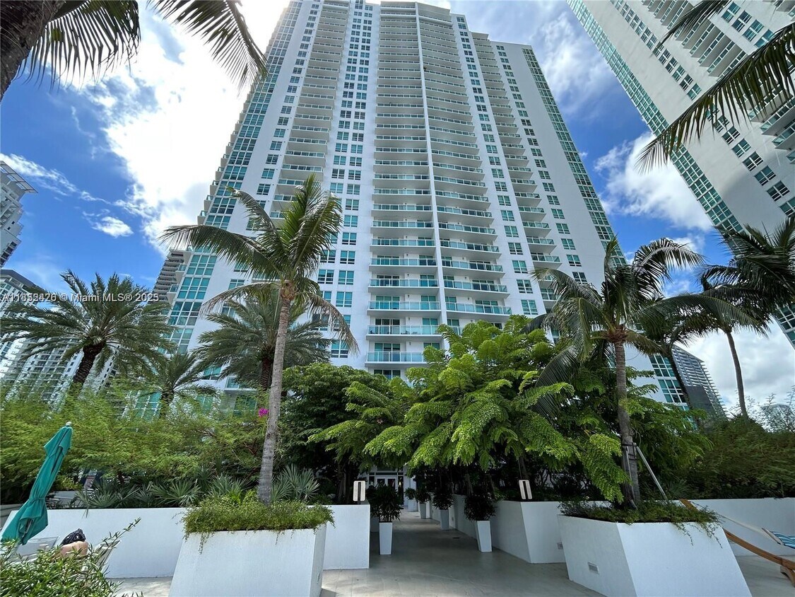Primary Photo - 951 Brickell Ave