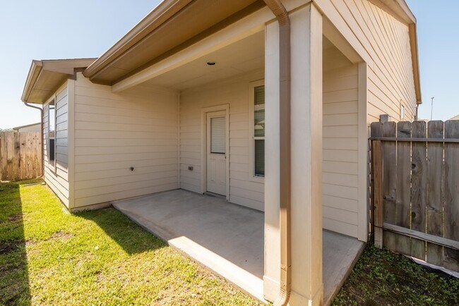 Foto del edificio - 12414 Roy Mix Bohn Lane