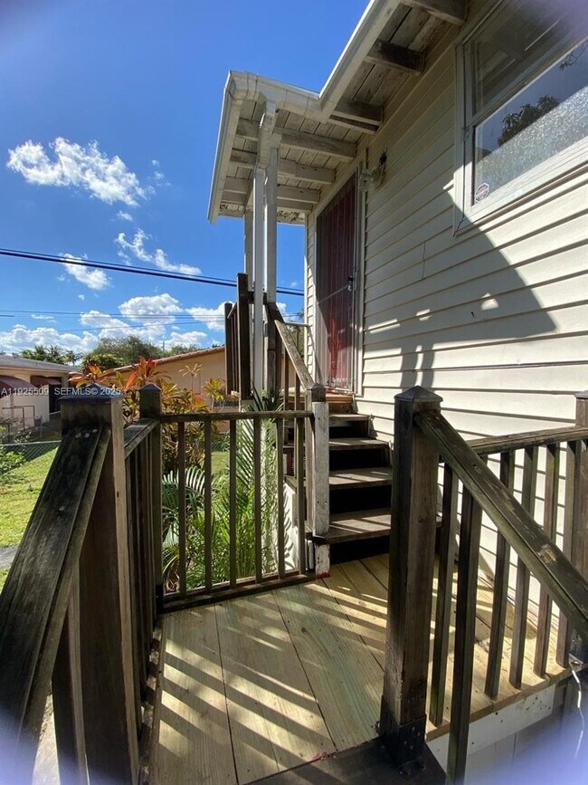 Building Photo - 1244 SW 13th Ct