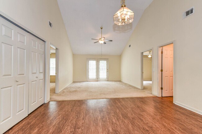 Foto del edificio - 3 Bedroom, 2 Bath Home with Fully Fenced Y...
