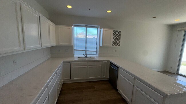 Foto del edificio - 3 bedroom East Side Costa Mesa Townhome