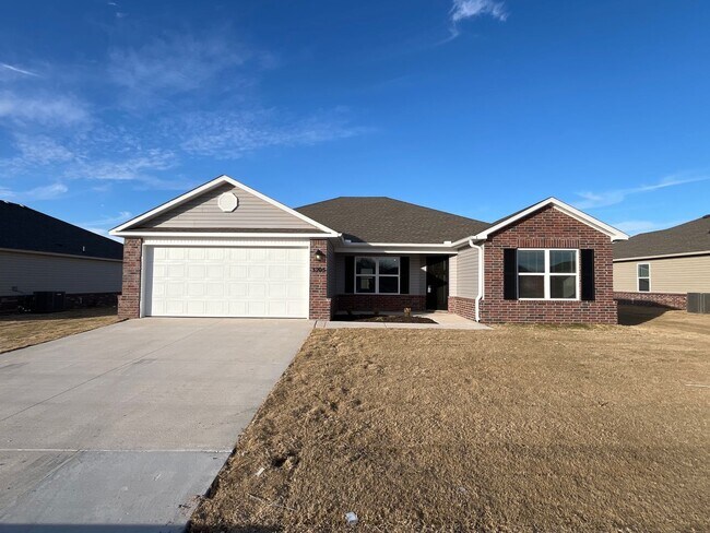 Building Photo - *Pre-leasing* Four Bedroom | Two Bath Home...