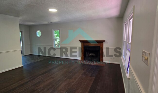 Foto del edificio - 3138 Russell Way Ln