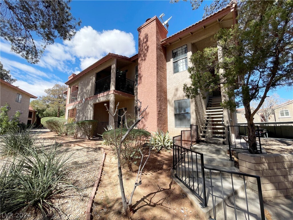 Primary Photo - 5576 W Rochelle Ave.