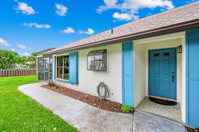 Foto del edificio - 378 SW 28th Ave