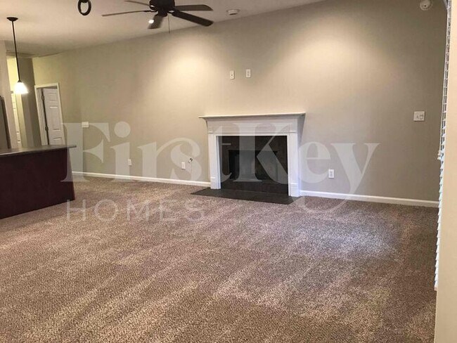 Foto del edificio - 1088 Fairbank Ln