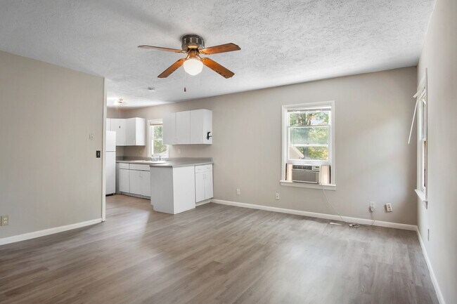 Building Photo - 6095 Mulberry Street Ext