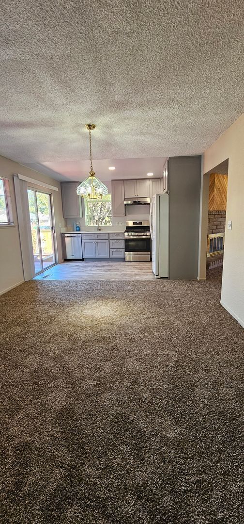 Foto del edificio - For Rent 3 bedroom 2 bath 2 car garage, Mi...
