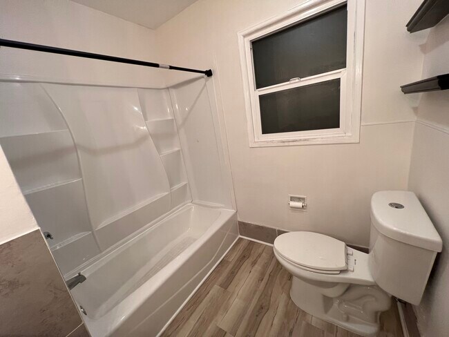 Bathroom - 3307 Helix St