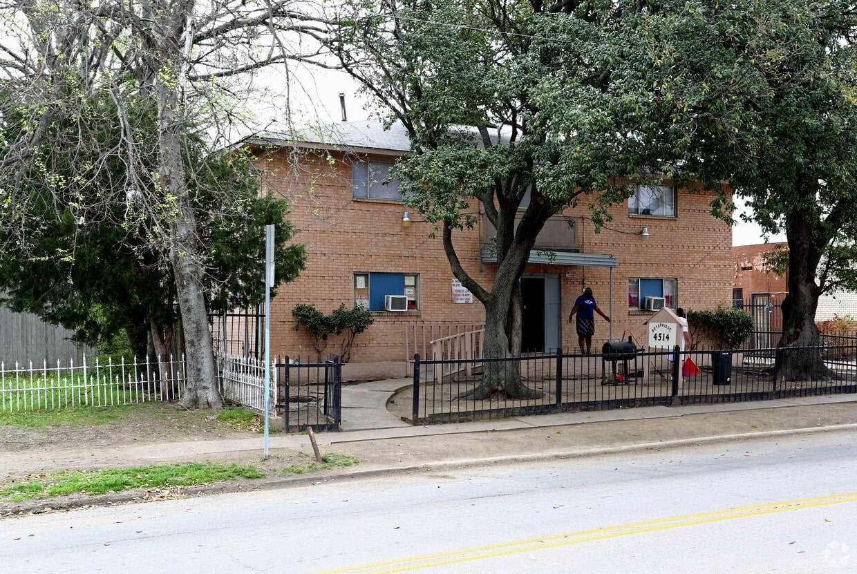 Building Photo - Bryan Ridge
