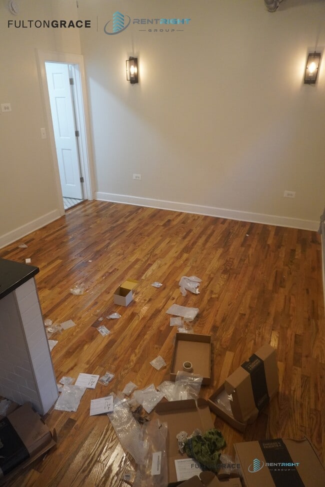 Building Photo - 1712 W Albion Ave