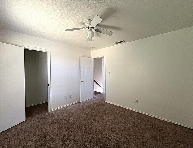 Foto del edificio - 5709 Redstone Dr