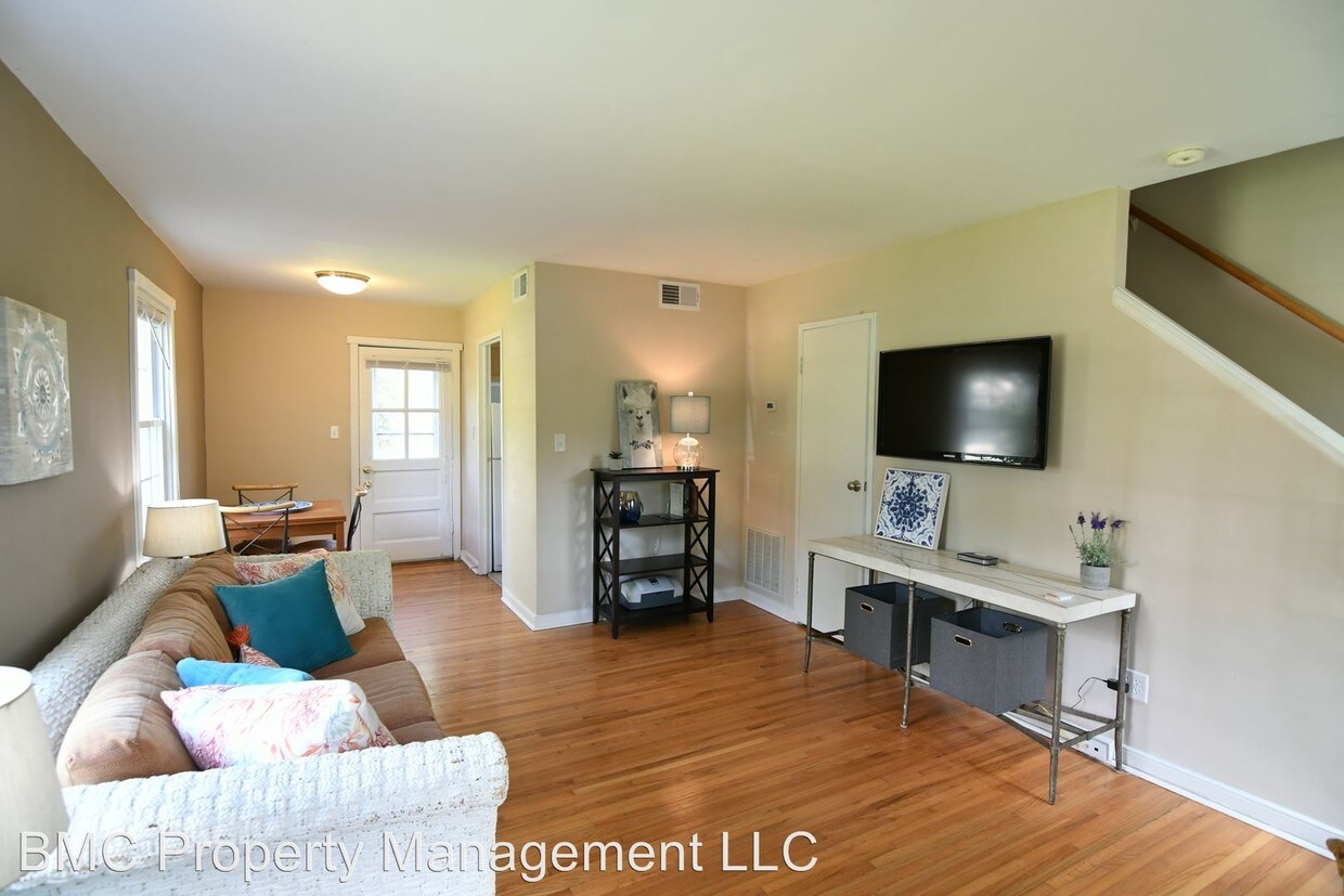 Foto principal - 201-211 E Nelson St