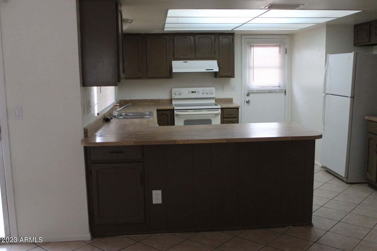 Foto del edificio - 1333 E Grove Cir
