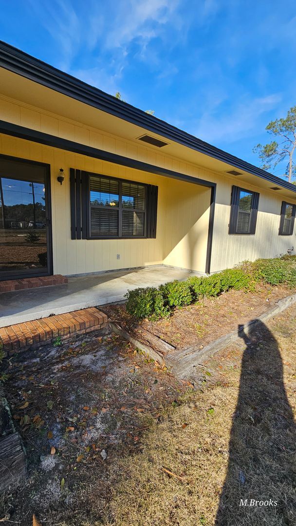 Building Photo - Privacy in the County