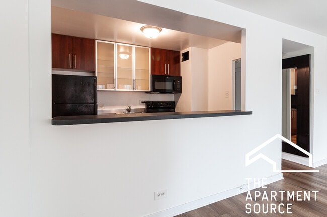 Building Photo - 3130 N Lake Shore Dr