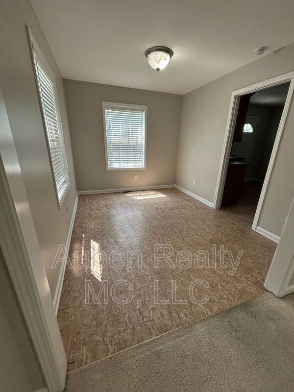 Foto del edificio - 6610 Metcalf Ave