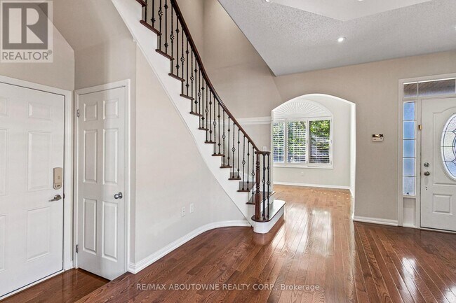 Building Photo - 641 Hood Terrace