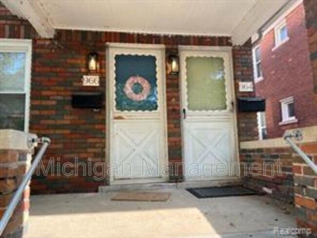 Building Photo - 964 Beaconsfield Ave