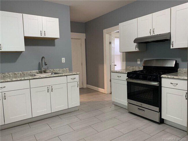 Building Photo - 822 William St