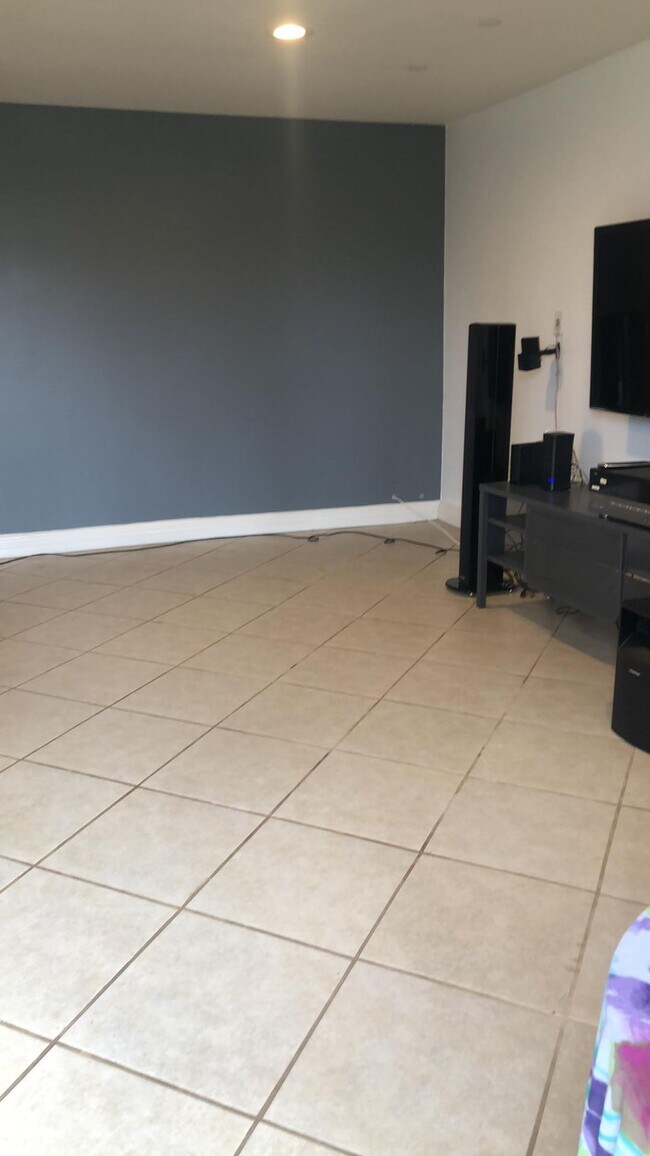 entertainment area 2 - 317 Porter St