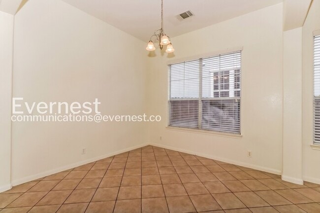 Foto del edificio - 709 W 35th St