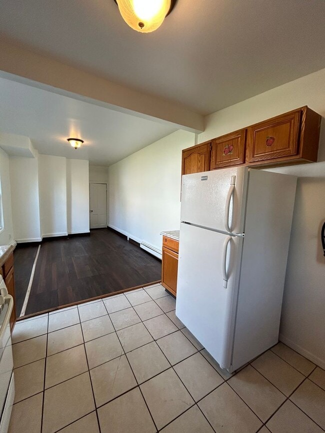 Building Photo - Nice 3 bedroom house big kitchen and Parking