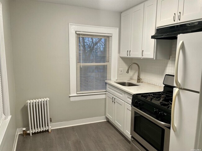 Building Photo - 63 Langdon Pl
