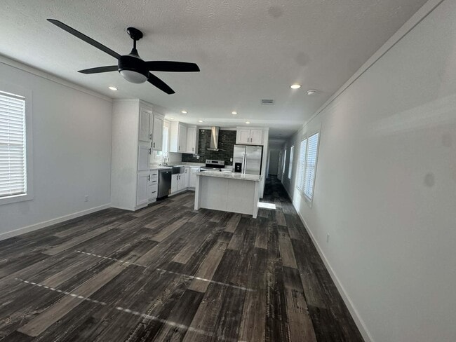 Foto del edificio - 141 Donatello Rd