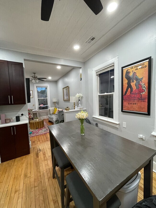 Foto del edificio - 2236 W Belden Ave