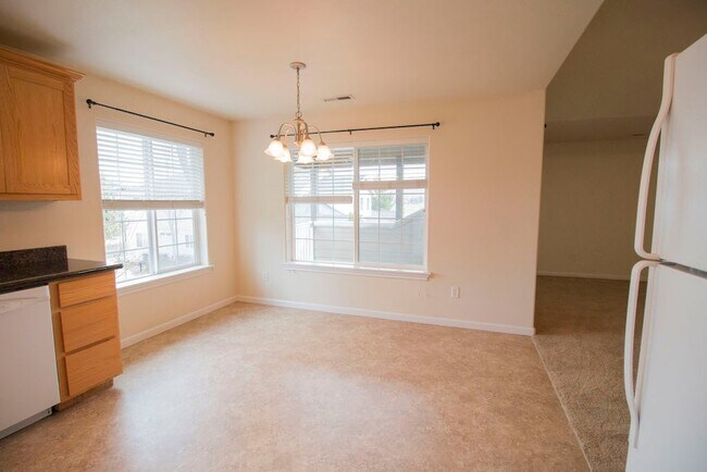 Foto del edificio - CLEAN, MODERN UPSTAIRS APARTMENT