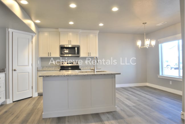 Building Photo - 2242 S 1180 W
