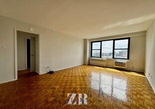 Building Photo - 160 Parkside Ave