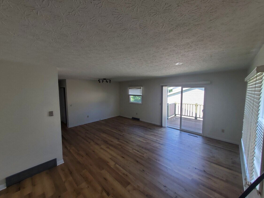 Primary Photo - 562 Bailey Dr