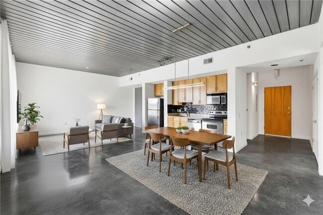 Building Photo - 620 Glen Iris Dr NE