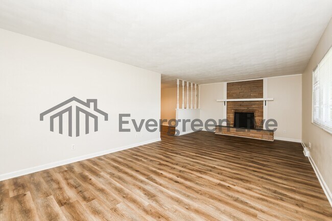 Foto del edificio - 120 Hilltop Dr