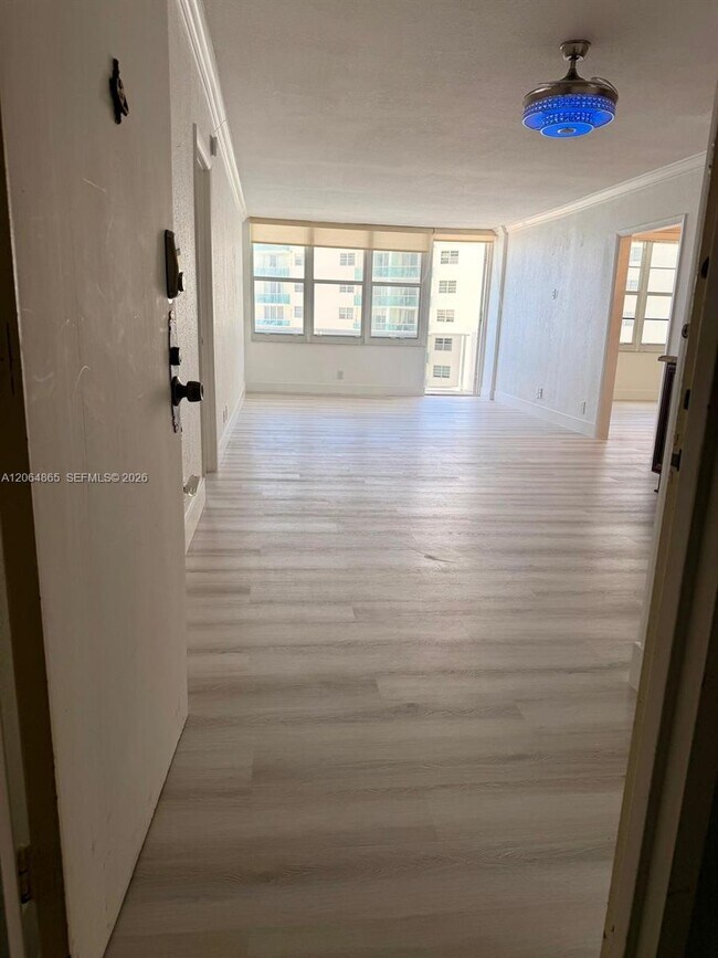 Building Photo - 3725 S Ocean Dr
