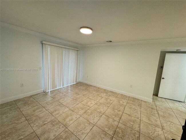 Building Photo - 10381 SW 150th Ct